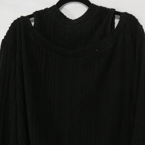 SHEIN - Curve | 2XL | Chic Soft Ribbed Black Cut-Out Shoulder Sweater - Picture 4 of 14